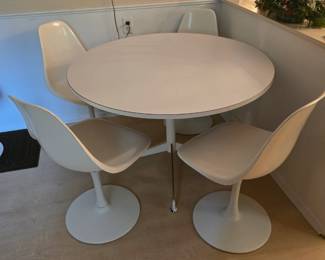 Tulip Table w/5 Chairs