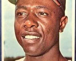 1964 Topps Giants 49 Hank Aaron
