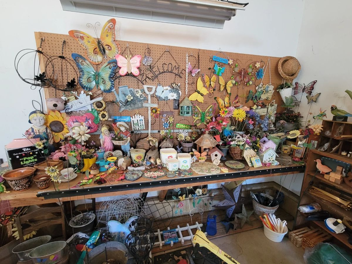 Lots of beautiful outdoor garden decorations!