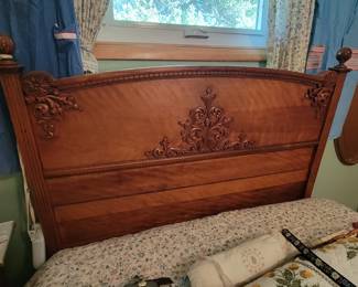 Beautiful! Queen size adjustable bed.