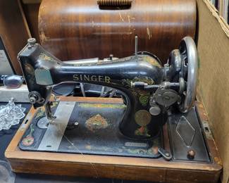 Vintage SINGER Portable  Sewing Machine Wood Case
