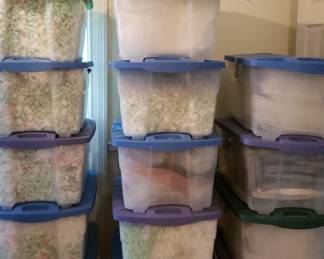 Rubbermaid 28.8 Gallon Easy Carry Handle Bins