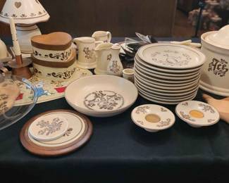 Vintage Pfaltzgraff Bunny Plates, Placemats, Decor & More