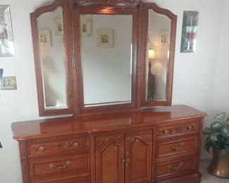 Thomasville Chest Of Drawer Lighted Mirror