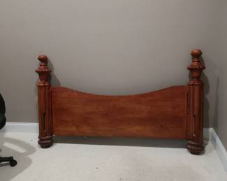 footboard  of  Thomasville  king  bed