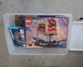 whole box of lego's-  mixed  box