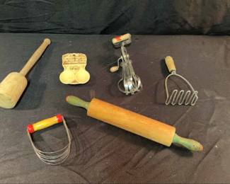 Vintage Kitchen Ware Items