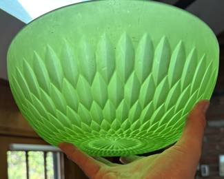 Vintage Satin Glass Honeycomb 10” Avocado Green Heavy Serving Bowl