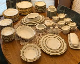 Noritake Warrington China Made in Japan • Service for 12 w/ extras • 99 total pieces 