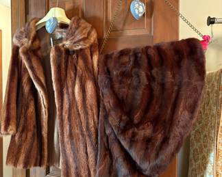 Minks / Furs / Shawl / Coat 