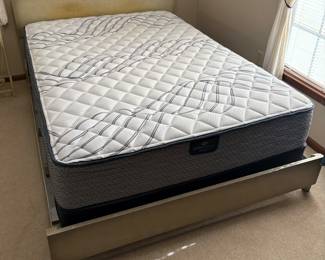Barely used SERTA perfect sleeper select Full Size mattress, Box Spring, Headboard & Footboard 