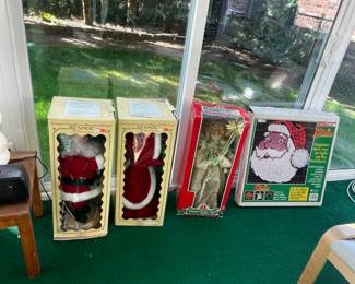 Rennoc Animated Santa and Mrs. Claus