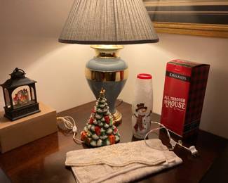 SMALL CHRISTMAS TREE CORNER DESK