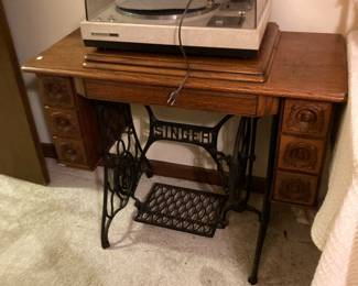 ANTIQUE SEWING MACHINE