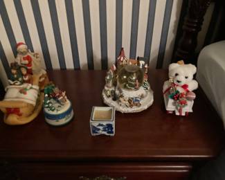 MUSICAL CHRISTMAS ITEMS