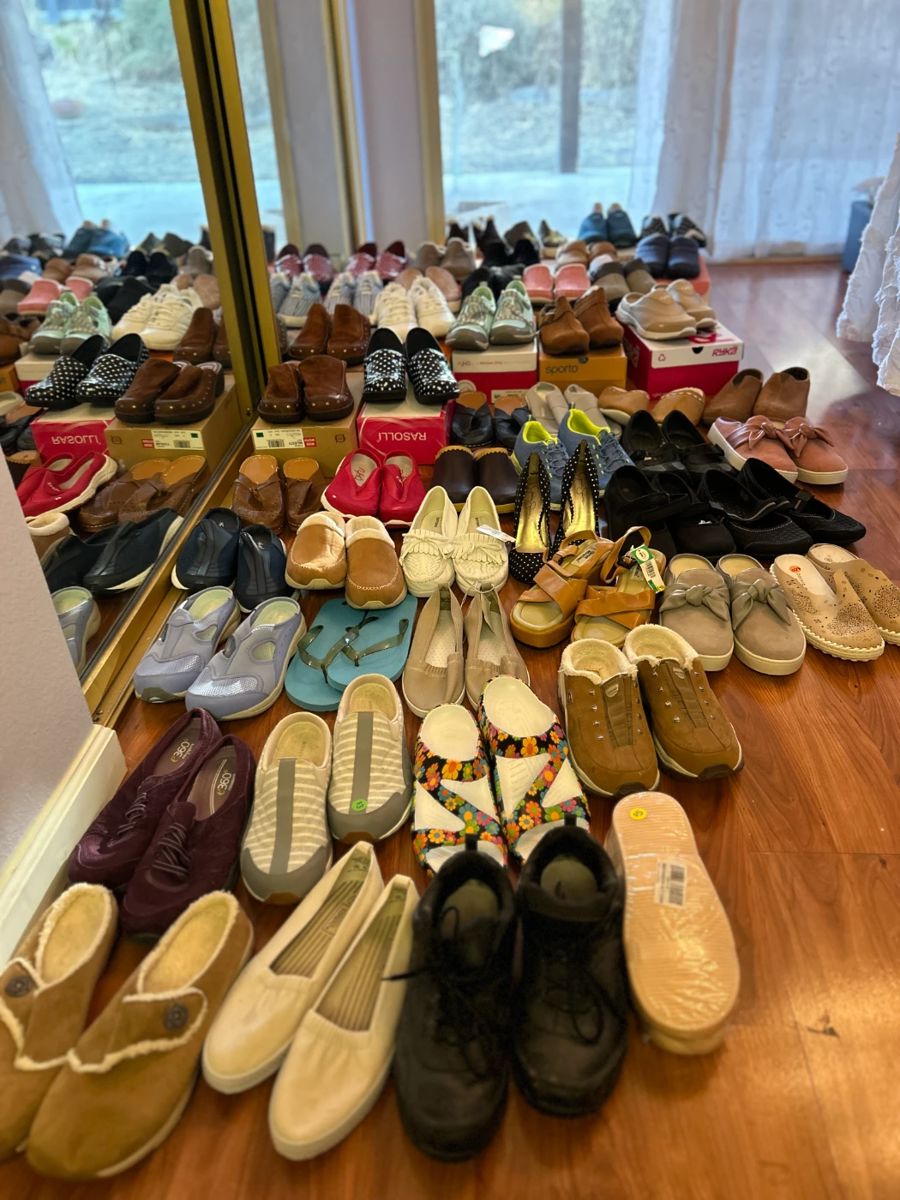 TONSSSSS of Halloween & Christmas Decor Figurines... starts on 10/18/2024