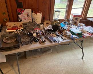 More vintage kitchen items plus some newer items that will look great with your next holiday meal
