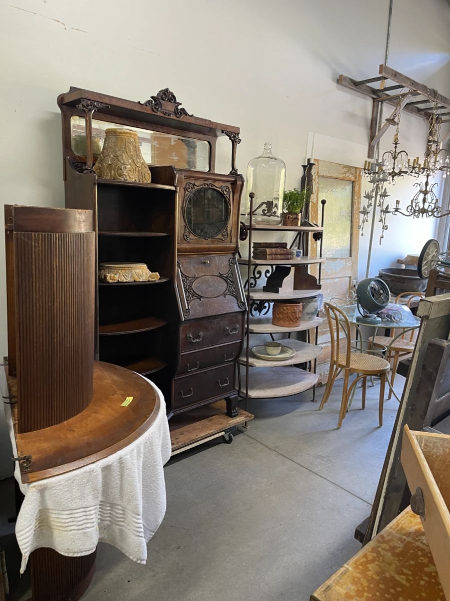 Warehouse Sale Antiques, Vintage, Furniture,... starts on 10/11/2024