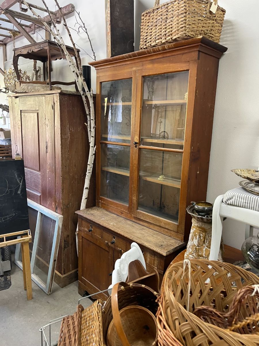 Warehouse Sale Antiques, Vintage, Furniture,... starts on 10/11/2024
