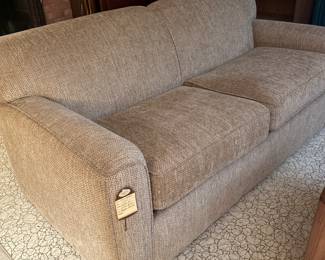 Sleeper/ pull out Full size loveseat