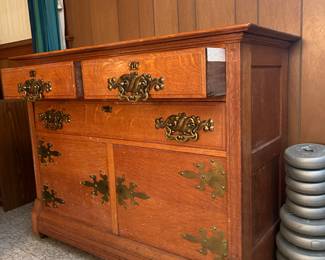 Oak Dresser/Sideboard/Buffet