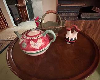 Teapot & Lid/ Campagna Chicken (Red Border, Blue Dots) by Ceramica Artistica