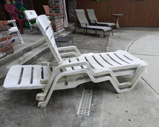 Stackable reclining lounge chaises