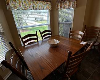 Country style table with 6 chairs and 2 leafs