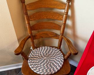 Country style table with 6 chairs and 2 leafs
