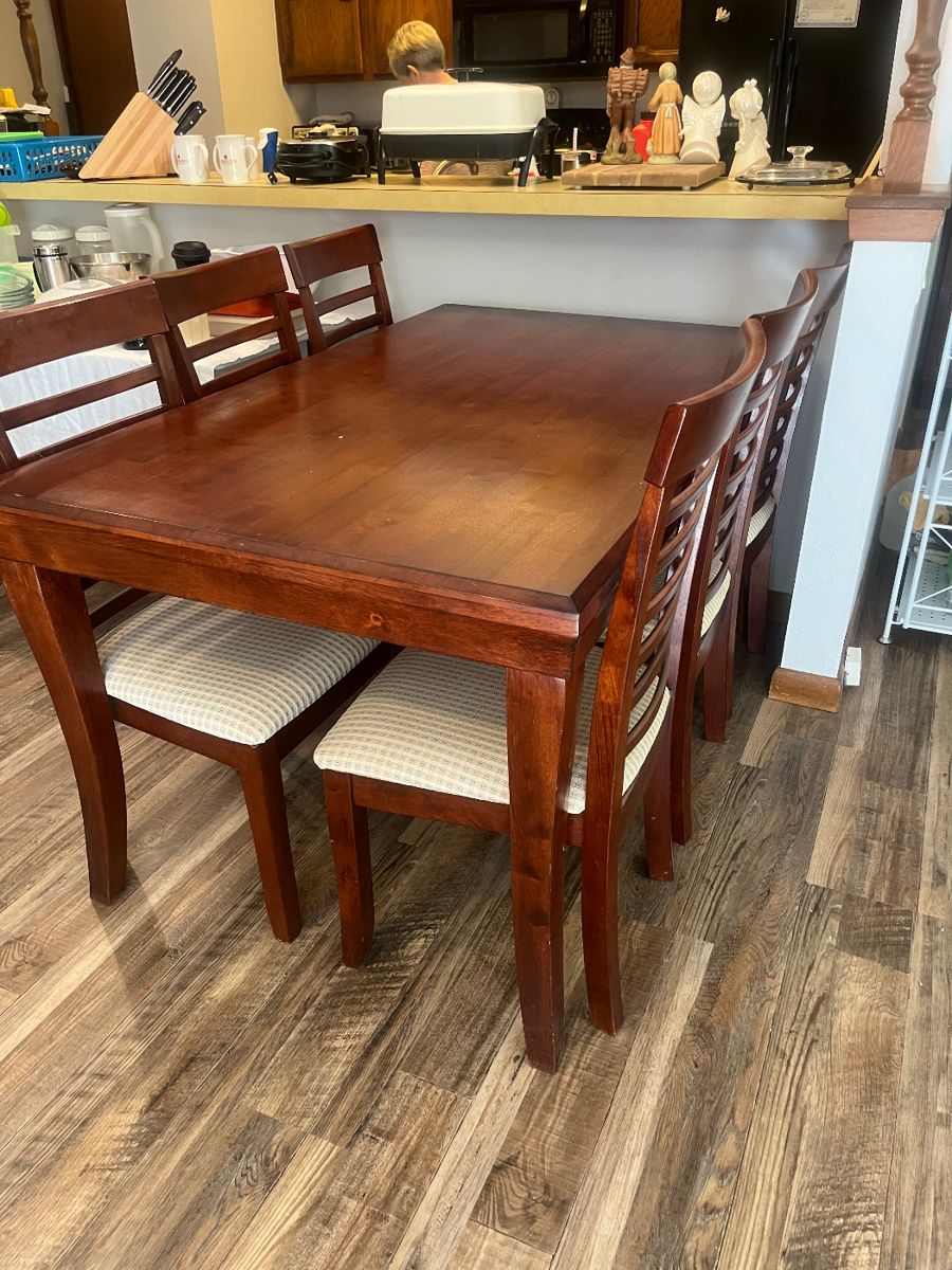 Twisted Sisters Estate and Moving Sales starts on 10/17/2024