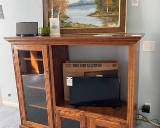 Aztec-style planter bowl, Bose digital music player sound dock
