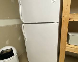 Frigidaire refrigerator (FRT18ND5AW2)