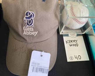 Wayne Gretzky signed hat, Sports memorabilia