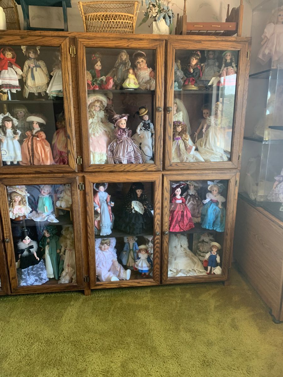 Doll collection- All like new condition