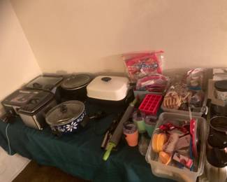 kitchen tools & appliances like new!!