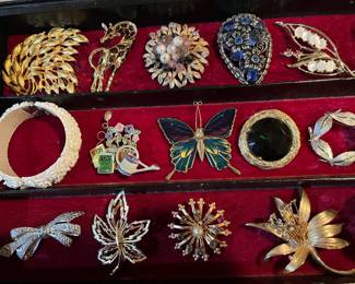 Hundreds of pieces of vintage jewelry. Many more photos of jewelry to be added on or prior to Monday, including photos of sterling jewelry.