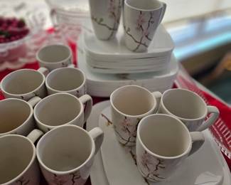 Large vintage Corelle set