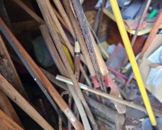 Various garden tools 