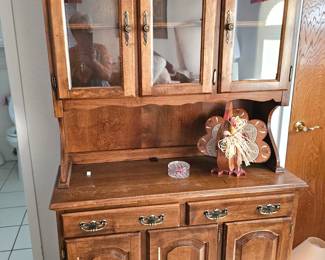 Small country hutch 