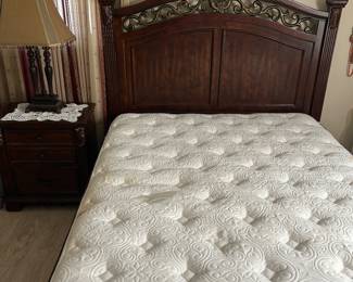 QUEEN SIZE BED LUXURY MATTRESS