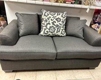 MATCHING LOVE SEAT