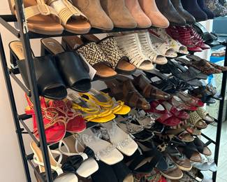 MASSIVE AMOUNT OF LADIES SHOES