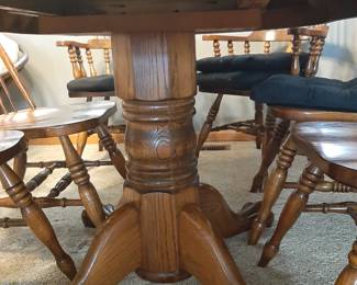 Amish Pedestal Dining Table