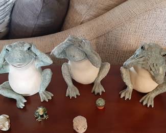 This Adorable Frog Trio Hear, See, Speak No Evil