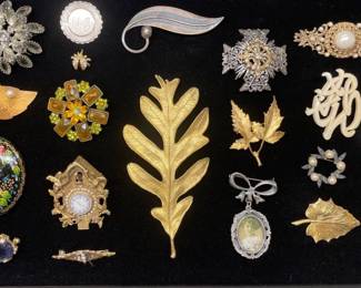 Vintage pins & brooches