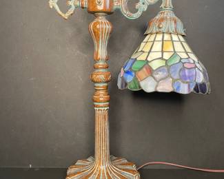 Tiffany style stained glass table lamp