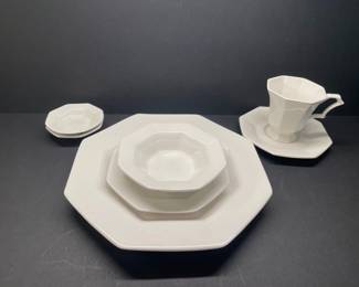Independense Ironstone dinnerware set Japan