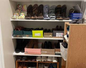 Women’s shoes sizes range 8-9.5W
New Balance, Bandolino, Ecco, Clarks, SAS & more