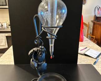 Wine aerator decanter with stand