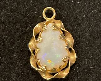 14k & opal pendant